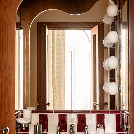 Chateau Des Fleurs & 호텔 5*