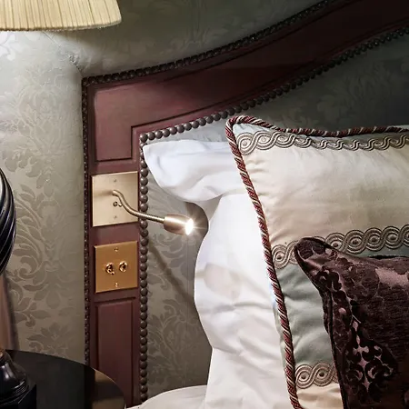 Chateau Des Fleurs &