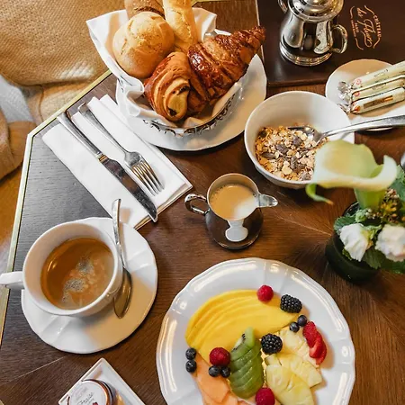 Chateau Des Fleurs &